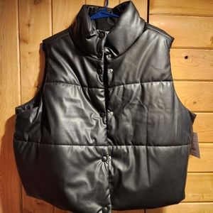 NWT.. women's puffer vest